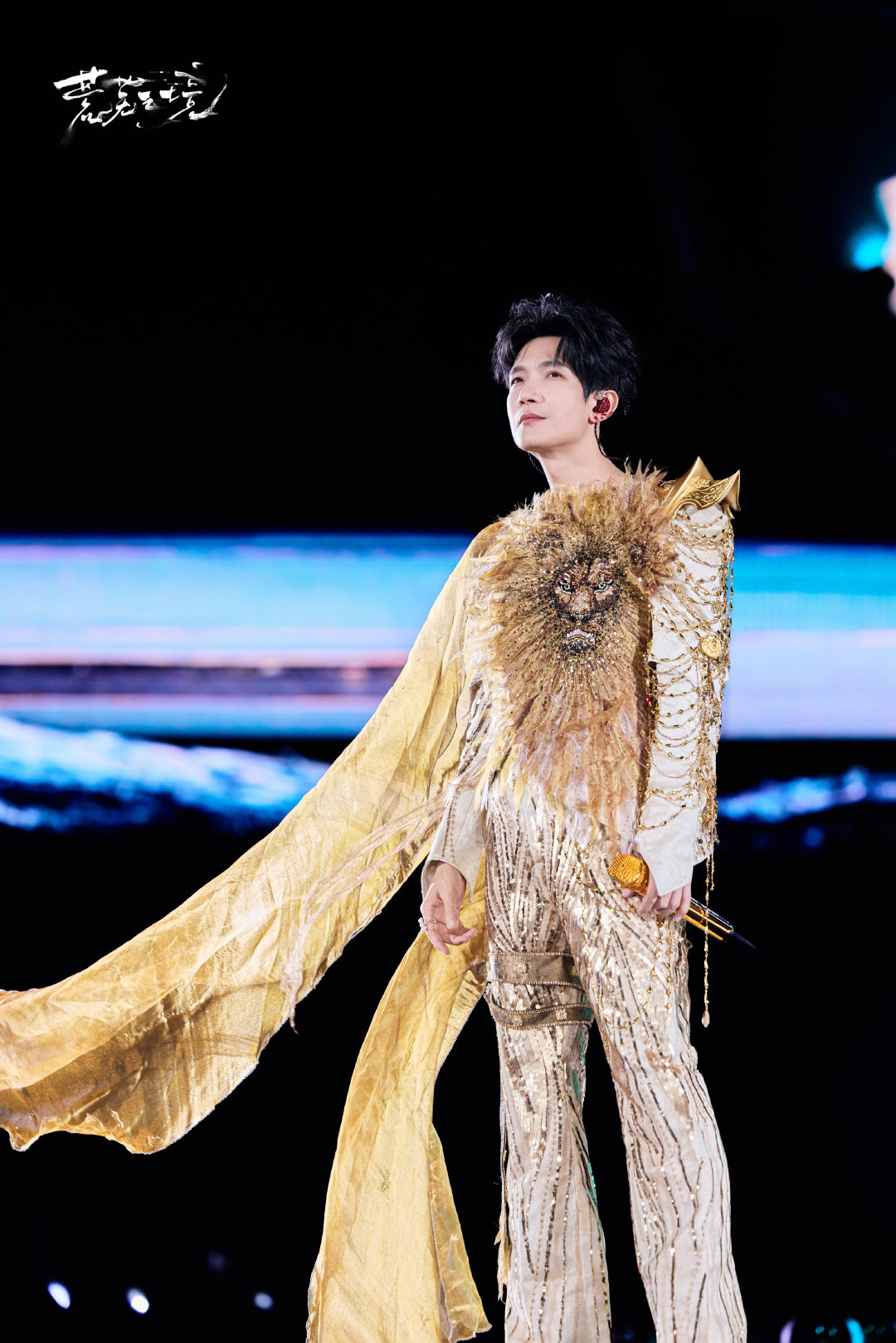 #陈楚生荒芜之境演唱会苏州站# 今夜，苏州的风吹进「荒芜之境」。熟悉的歌声响起，灯光循着旋律铺开，从热烈到自由，从深情到锋利，用一场层层递进的音乐旅程，将我们带入属于今夜的「荒芜之境」。#陈楚生荒芜之境演唱会# #陈楚生[超话]# ​