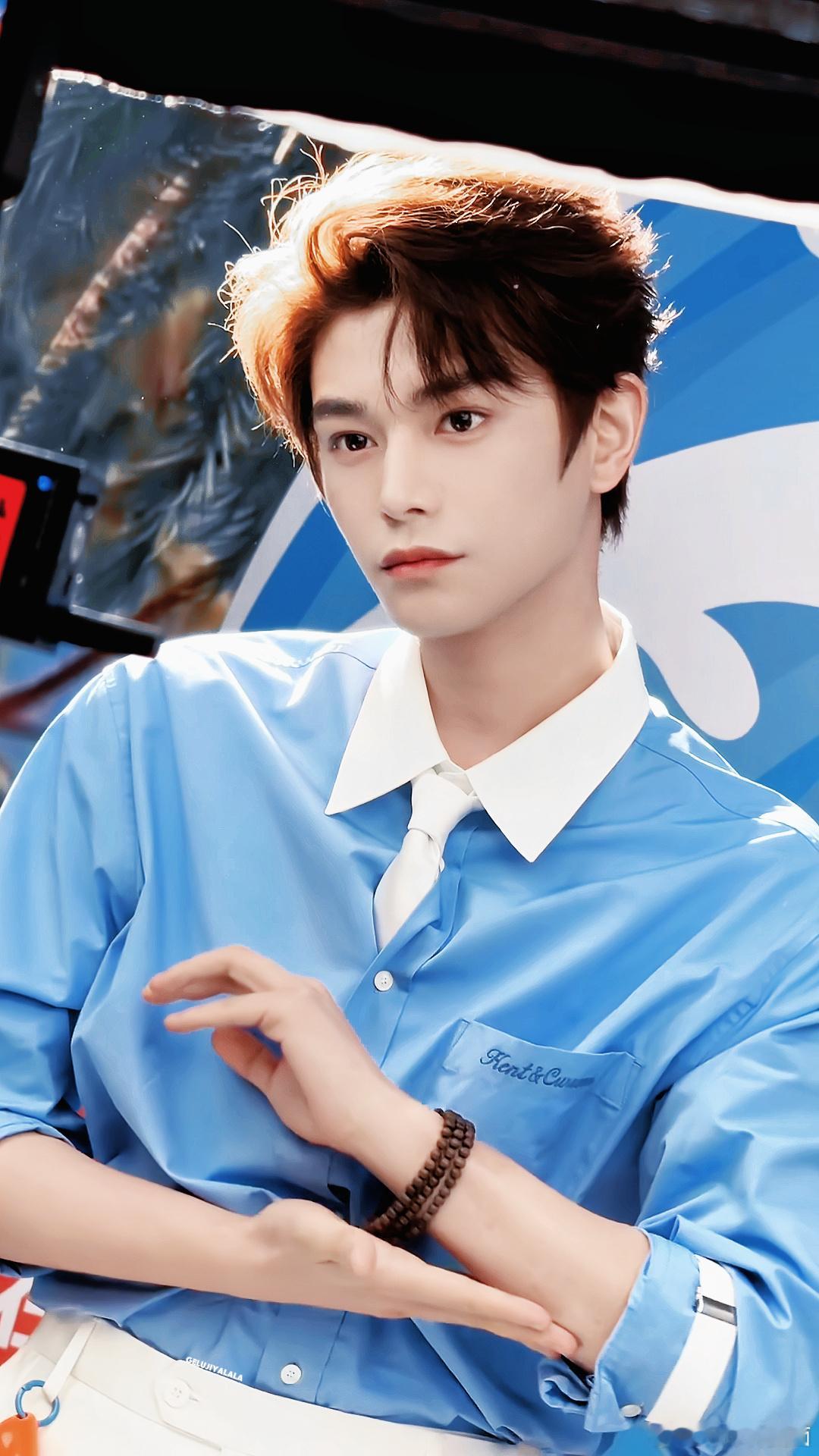 #﻿丁禹兮沈言# dyx#丁禹兮爱在无尽夏# 

你知道我用词从来晦涩词句都是关于荒野和孤单
后来你走进我的麦田种下一段春天
我在诗里便又多爱了 你一遍💚



丁禹兮司宫令｜丁禹兮赵皑｜赵皑｜丁禹兮南部档案｜丁禹兮张海虾｜张海虾｜丁禹兮张海侠｜张海侠｜丁禹兮花开锦绣｜丁禹兮赵凌｜赵凌｜ ​