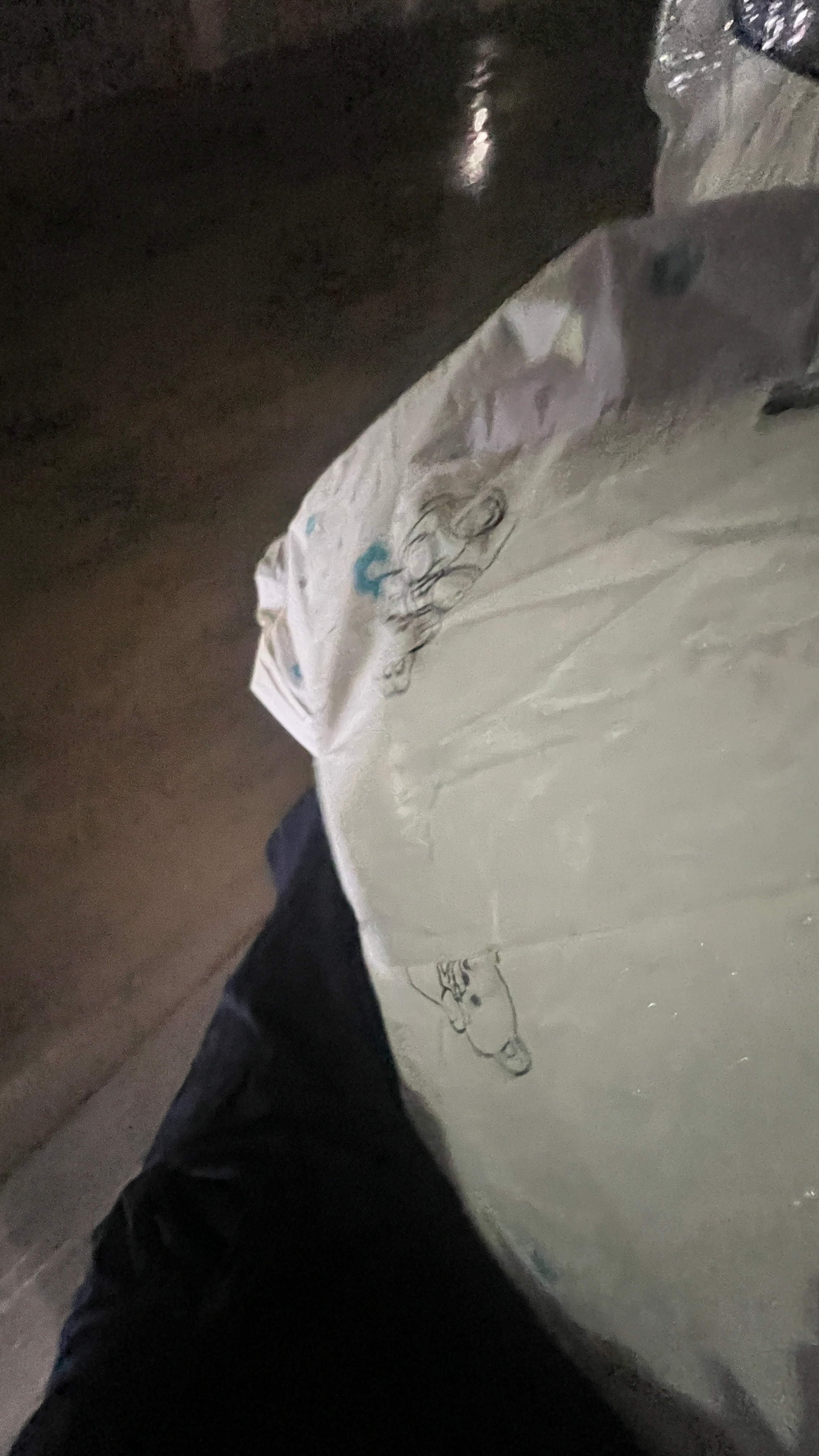 四点多被蟑螂吓醒！
爬我的头发爬我身上…
喷完杀虫剂去开空调睡觉😪
睡到九点多才醒
起来头好晕
背单词背846
十二点想着上楼叫妹妹起床结果两个人又睡着了
吃完午饭出门
去书店学习
化学给我学崩溃了…
怎么会学不懂…
六点去林珠姨家吃饭
一去到就听家长里短婆媳关系
感觉好久没有吃米饭了觉得好好 ​