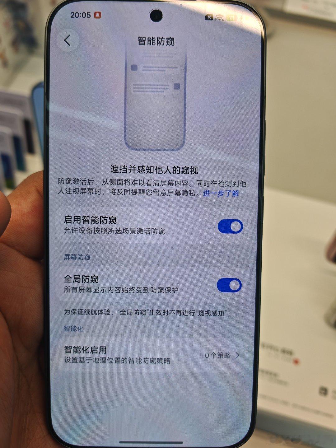 #卢伟冰拉黑10年米粉#借这个话题说一下自己对于小米这台手机的一个主观感受！首先我来说一下这个屏幕使用是绝对可以使用的，但如果一定要比品质的话，应该不会太好，但也没有差到那么离谱！可视角度确实很小，在商场里看到的样机会有一点发灰。屏幕整体给人一种颗粒感。我相信，对于绝大多数的数码爱好 ​