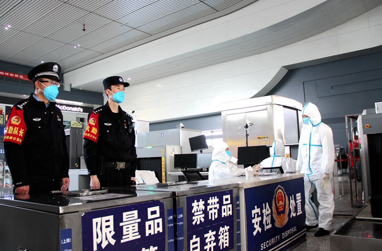 中国驻泰使馆：谨慎前往泰缅边境。近些年来一提到东南亚地区，人们就会想到电诈、绑架、贩卖人口等问题，真不知道为何还是有人愿意去“冒险”。近期，泰国发生多起中国公民入境后失踪失联、遭非法拘禁并被诱骗转运至泰缅边境的案件。10月16日，中国驻泰国大使馆提醒：警惕高薪招聘，谨慎前往泰缅边境。果然，人为财死，