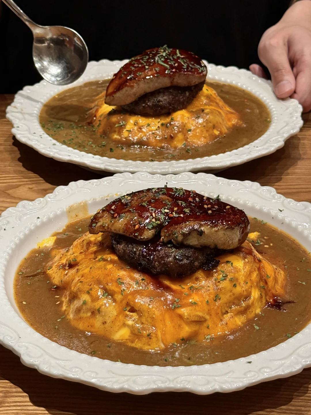 又来天河吃最爱的饭（鹅肝牛肉堡咖喱滑蛋饭）