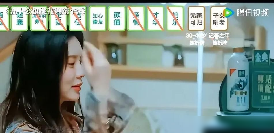 明星说能接受孩子啃老，全网直接炸锅了！
孟子义和宋丹丹录节目聊啃老，孟子义说只要孩子不打她，自己有钱有闲，愿意让孩子啃，宋丹丹当场表示赞同。
这事发酵这么久，翻遍全网，孟子义本人和工作室半个字回应都没有。上一次发公开声明，还是上个月的片场笑场NG事件。
明星日进斗金，几辈子都花不完，说啃老当然