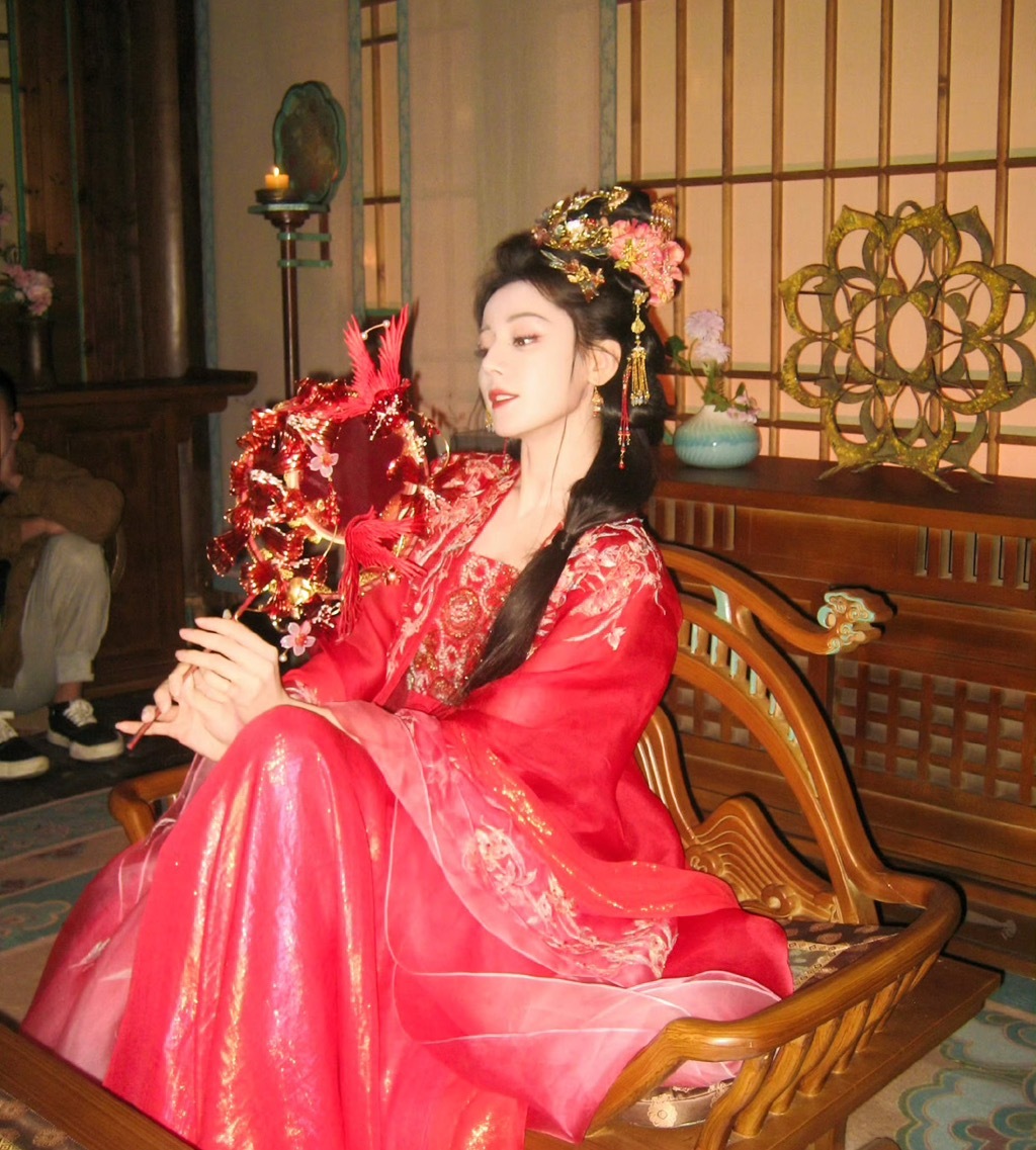 到了热巴这个阶段，大家讨论的好像已经不是公司，而是她下一步会干什么🥹  ​​​