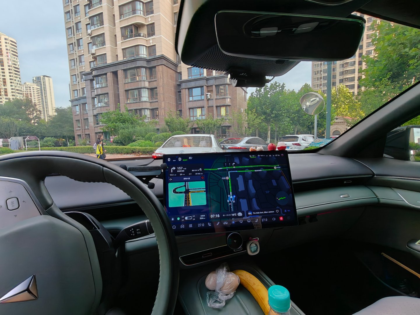 我的深蓝是24年11月提的。当初选车时，仔细对比过银河E8、零跑c10/11多款车型，最后还是被它帅气的外观打动，一眼心动。背靠大厂，品控售后让人踏实靠谱。这两年它陪我穿梭城市、奔赴山海。好看不只是初见的惊喜，长久相伴稳定省心，才是这段用车故事里最珍贵的收获。#我是深蓝百万分之一# ​