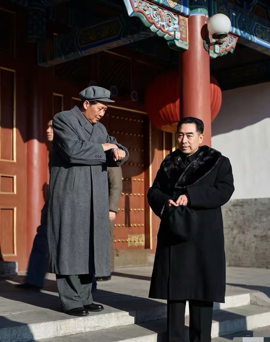 毛主席提出：“绝不要实行对少数人的高薪制度。应当合理地逐步缩小而不应当扩大党、国