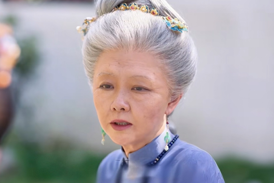 《兰香如故》看完大结局让人哭麻了！韩粱被冻死在了御书房外，林锦岐给兰香缠好红线离世了，自此兰香送走了一个又一个亲人，最后一个人躺在床上离开了。

渥那叛乱平定后，林锦岐一直待在京城半年，这一年他42岁，兰香36岁。

当初渥那挟持了皇帝，韩粱为保社稷，率先拥立二皇子为新帝，渥那战败后，太上皇又重新掌