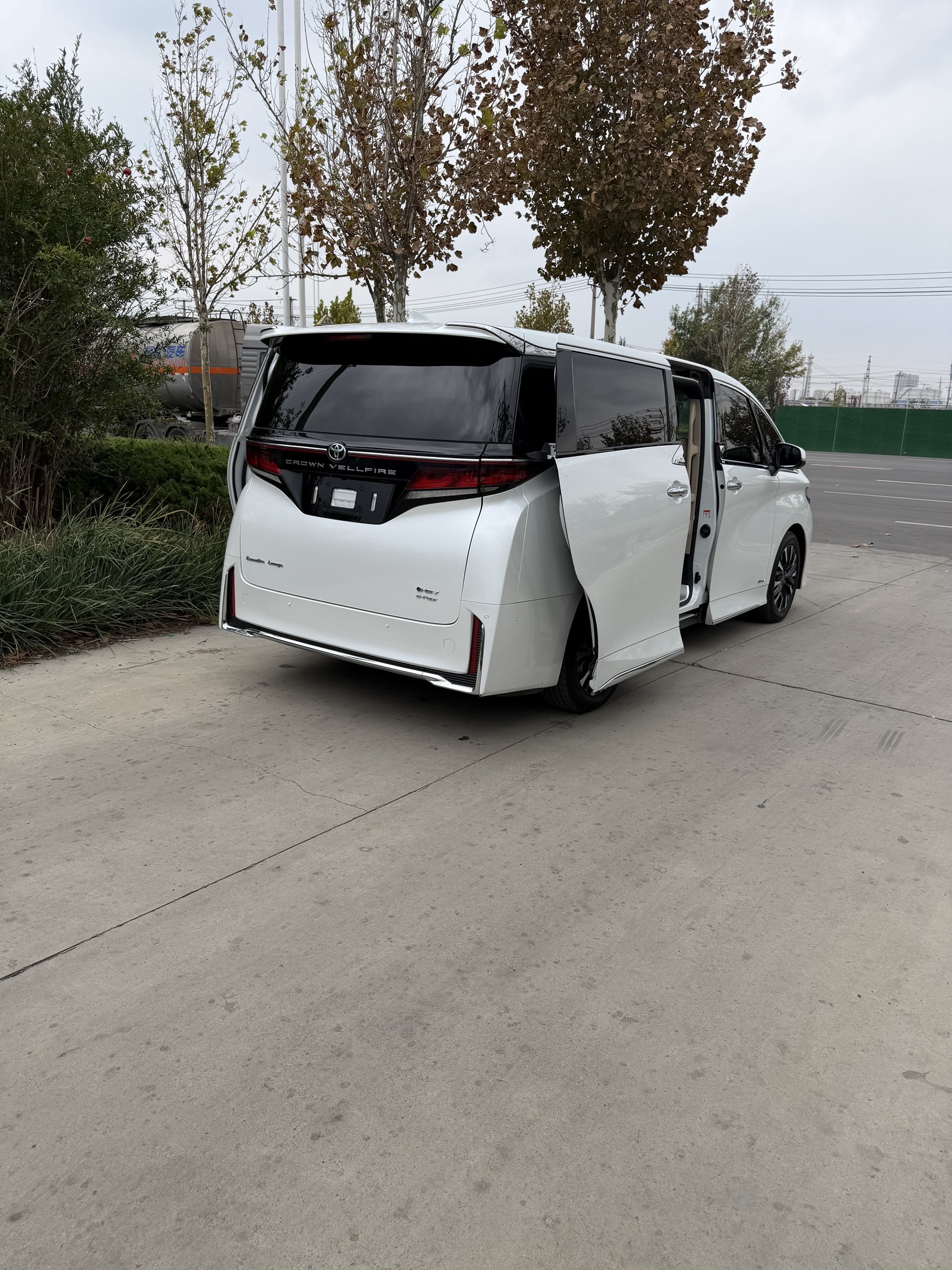 感谢新能源，让我们六十多个开40系威尔法这车不错 威尔法丰田威尔法