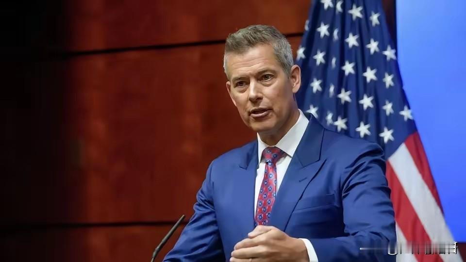 美国交通部长一句话把话说死了：中国汽车，在任何情况下，都不许进美国。

​​有意思的是，特斯拉、福特、别克、凯迪拉克在中国大街上跑了多少年了？​​​​现在反过来，中国电动车还没怎么进美国，美国就先把门焊死了。嘴上说国家安全，心里怕的是什么，大家都清楚。
 
很多人看完这条新闻，只是随口感慨一句美国双