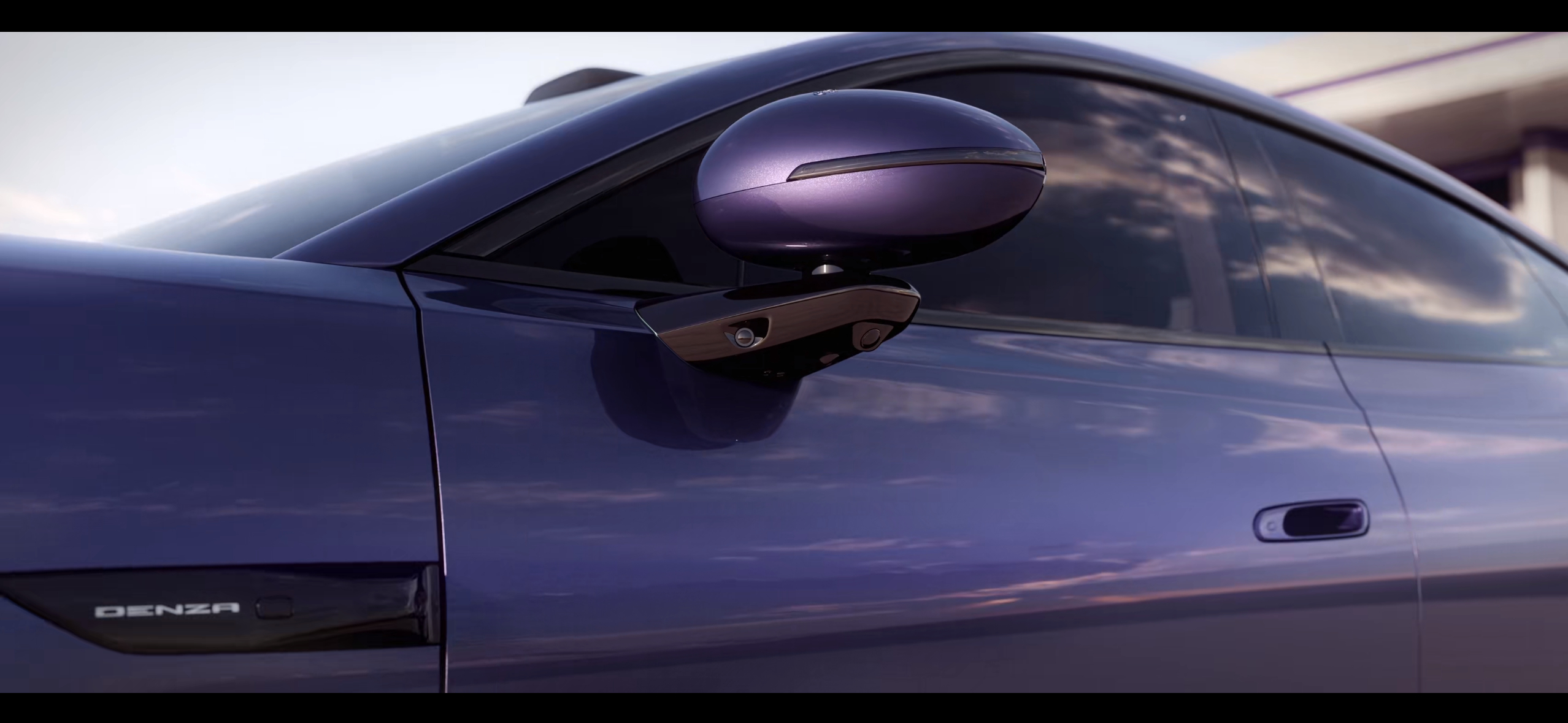 #腾势Z9S上市# 

为悦己，驭非凡！腾势Z9S，我的梦中情车已上线上线🚗💨

当科技与豪华相遇，当智能与驾控共舞，腾势Z9S就这样带着满身黑科技，闯进了我们的视野！✨ 9月23日，这款“科技豪华智能轿车”正式上市，25.58万起的价格，直接把“科技平权”打在了公屏上，谁能不心动？💓

要说最让我 ​