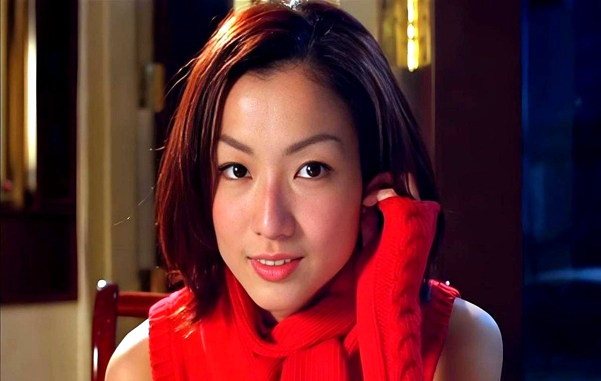 合作整整十七次，杜琪峰说拍他俩根本不用教。

从《孤男寡女》《瘦身男女》一路演到《盲探》，台词都不用对，一个眼神就能接住。

刘德华对郑秀文的偏爱从不藏着。在颁奖台上扔掉客套直接说“我爱你”；《盲探》庆功宴上，他甚至当众坦白，郑秀文是唯一让自己产生过“越轨”念头的搭档。后来只要郑秀文开唱，他行程再挤