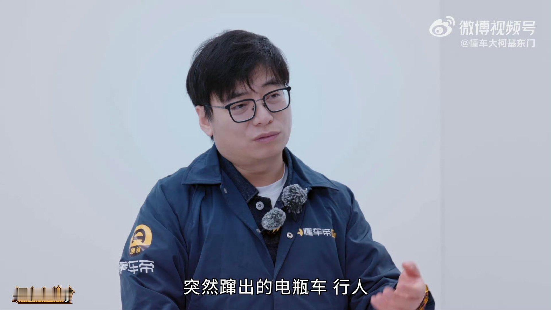 懂车帝实测3台全新尊界V800在紧急制动中刹车踏板支架全部断裂，暴露出结构冗余不足争议，目前官方尚未回应且引发股价大跌。  一、测试表现与失效后果- 三车全断：3台全新尊界V800在100km/h-0