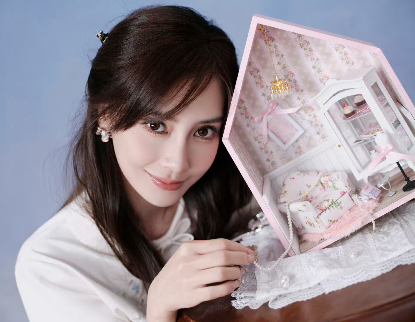 #angelababy[超话]# [兔子]#angelababy# 

时间一直走，没有尽头，只有路口。

​