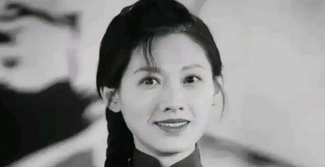 1978年，女知青李亚茹返城前夜，颤抖地揭开上衣对丈夫说：“今晚，再做...