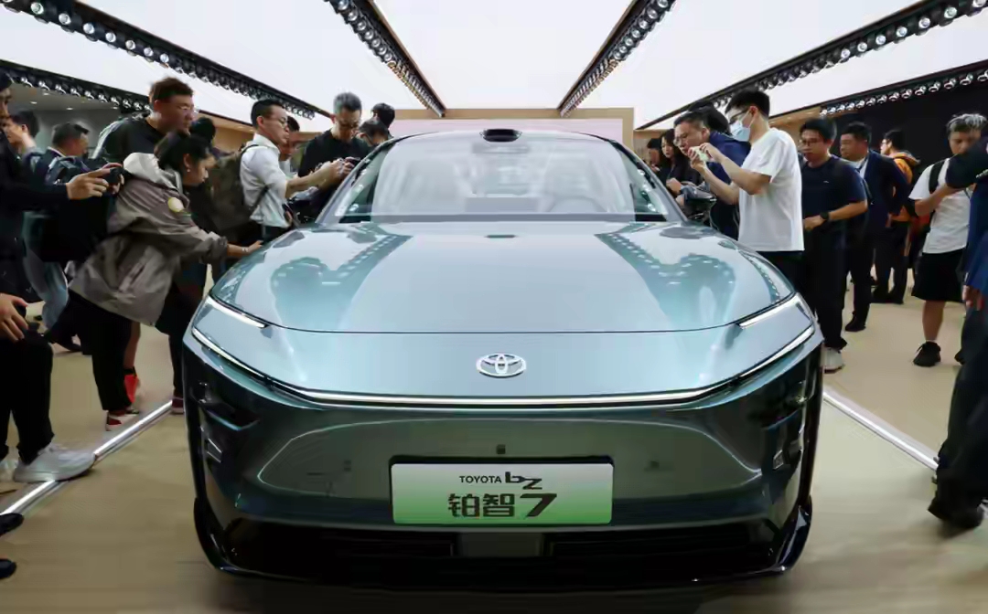 日本车要沉了吗？日媒自己揭底：丰田本田的内核正在变成中国车