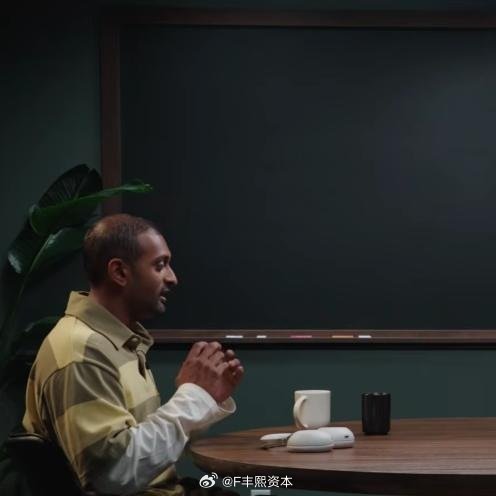 《SemiAnalysis创始人：到2028年，全球大部分AI算力只属于两家公司》算力极端中心化：今年新增上线算力中约三分之一被 OpenAI 和 Anthropic 瓜分，到 2028 年，两家头部实验室预计将拿下全球 70%至80% 的增量算力，单家算力规模将超过 50 

【核心要点归纳：
算力极端中心化：今 ​