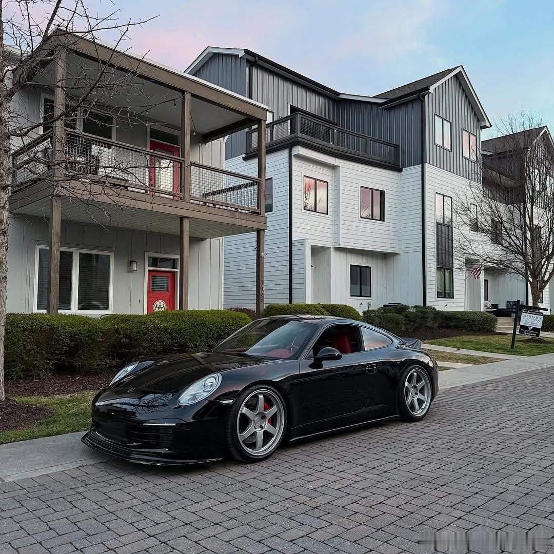 瑞思 TE37#sscs图集[超话]# 
保时捷 911 ​