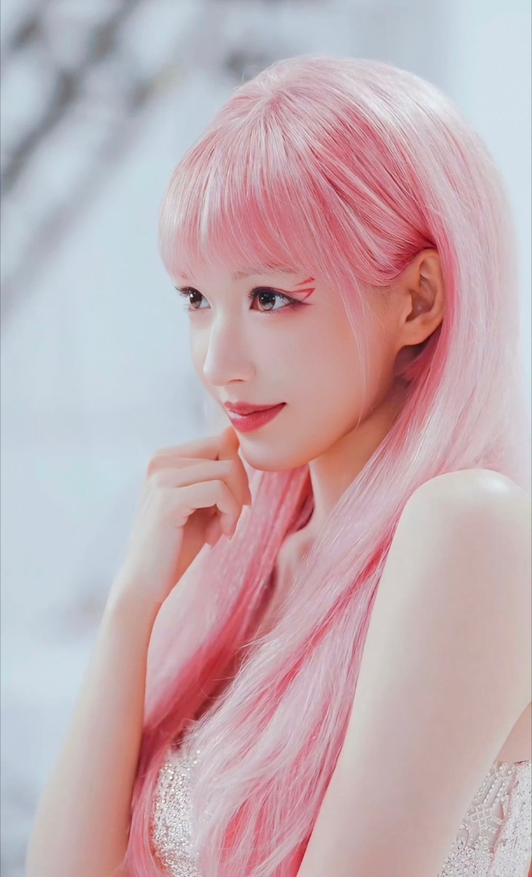 #程潇[超话]# 潇潇真的好适合粉发[舔屏] ​