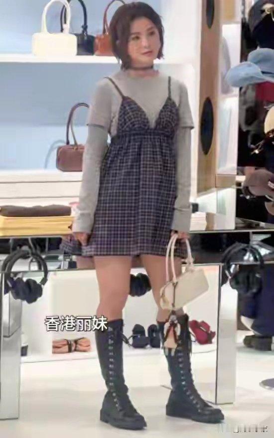 香港知名女星蔡卓妍小腹微隆疑似怀孕？43岁的她说了四个字：顺其自然！ ​