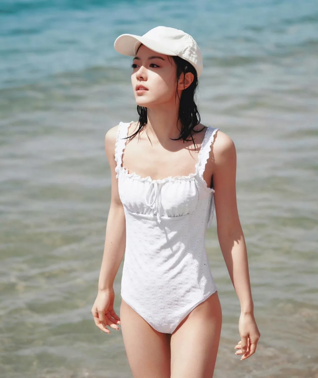 赵今麦海边泳装穿搭