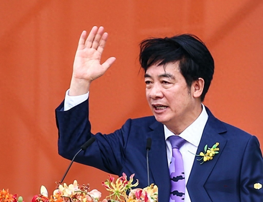 赖清德推动“全社会防卫韧性”升级：500余人论坛背后，台湾地区防务预算突破万亿与外部安全合作同步推进，台海安全模式正在发生变化
2026年9月19日，赖清德在“2026台湾全社会防卫韧性论坛”开幕式上再次强调面对国际局势变化和所谓安全压力，需要让台湾地区“更有准备、更有实力维持现状”。这场论坛吸引超