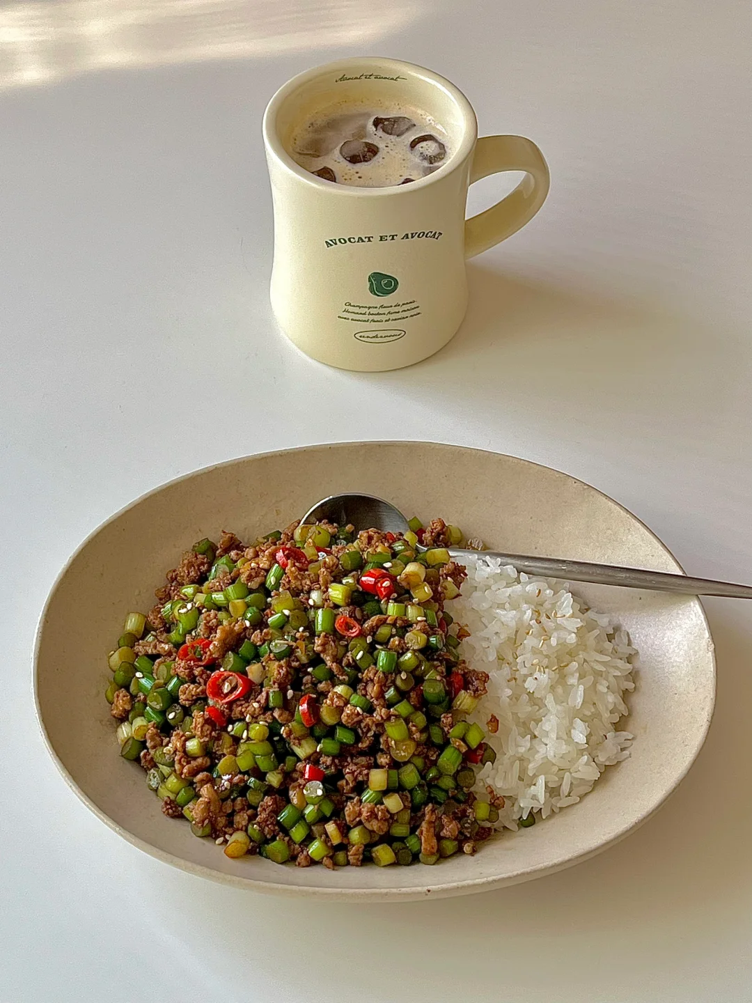 ☀️周末的早午餐｜巨巨好吃的蒜苔肉末盖饭😋