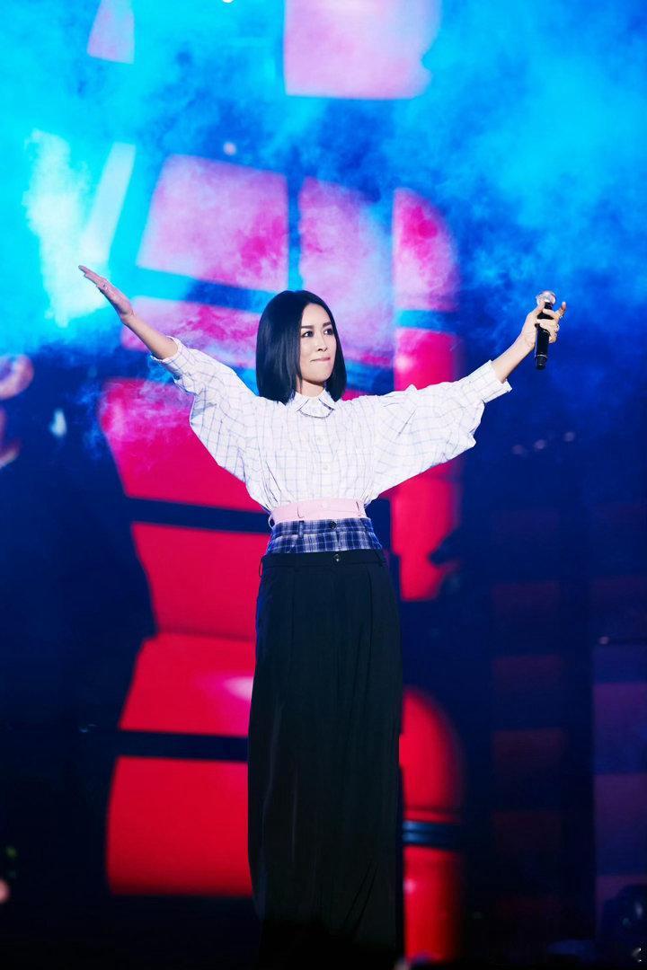 #那英13年前对调休发出的疑惑#不是无意义吐槽，是对美好生活的期许，那英希望普通人生活能被温柔兼顾 ​