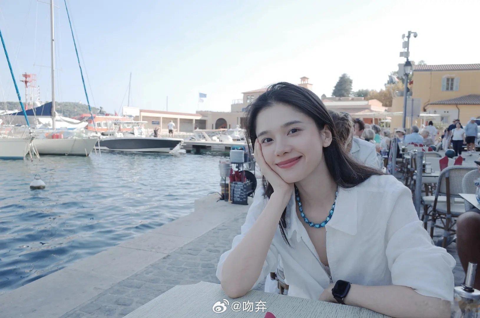 张婧仪是在挑衅吧，才被审判今天就发这个 ​