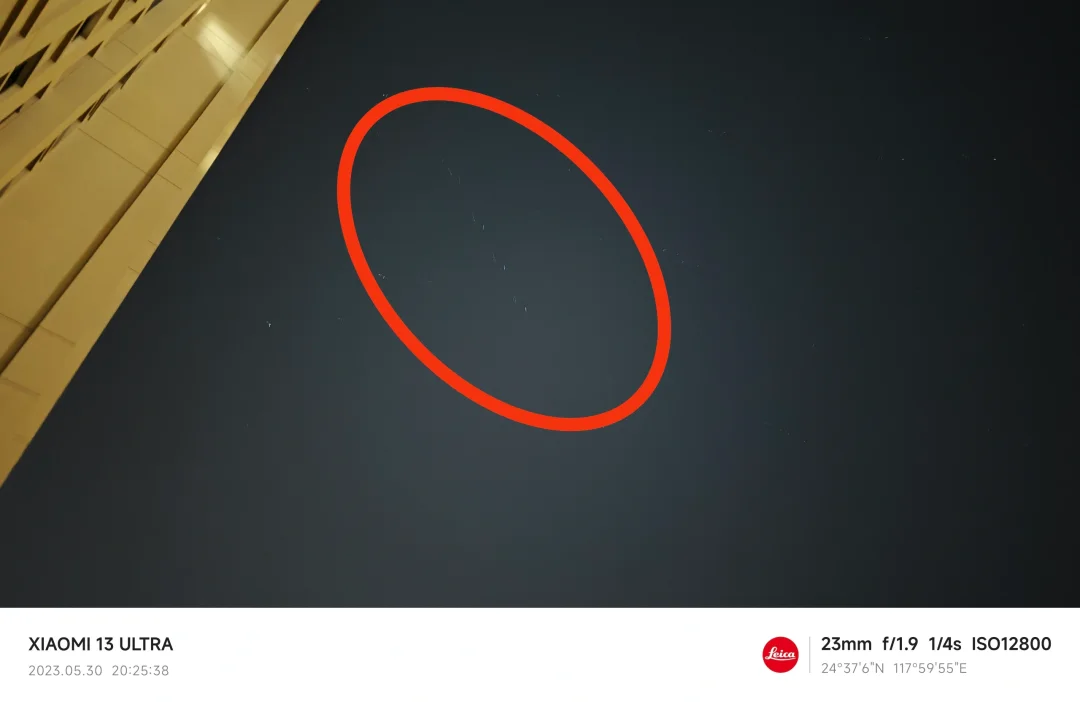 厦门天空一串星星飞过，会是什么呢？