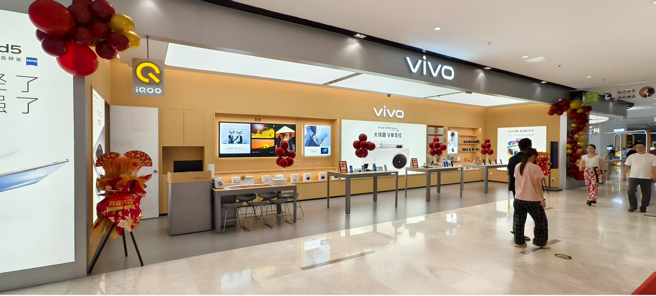 OPPO 和 vivo 在 2016 年一起干了一件中国手机史上很少见的事：用线下门店，把风头正盛的&34;互联网思维&34;整个掀翻了。

先看那年 IDC 的数字。2016 年 OPPO 在中国出货 7840 万台，市场份额第一，同比增速 122.2%；vivo 出货 6920 万台，排在第三，增速 96.