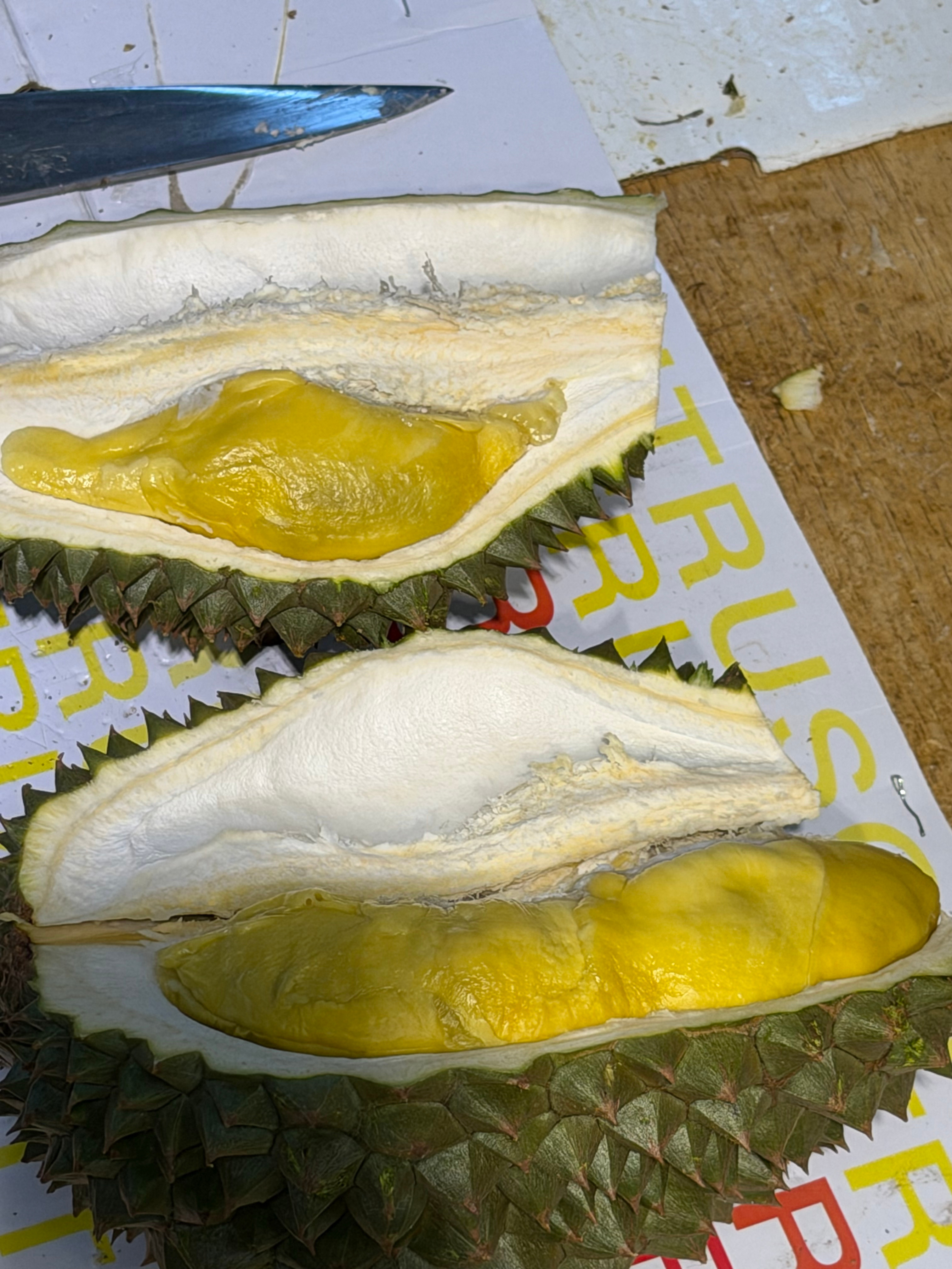 不行了，榴莲爱好者走不动道了[淡淡的]  柬埔寨本地的贡布榴莲，图二这...