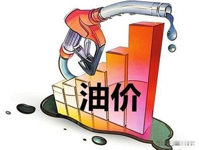 国庆高速服务区，电车排队充电的画面让不少自驾旅客唏嘘。不少纯电车主满怀期待踏上旅途，却把大把假期时光耗在等待补能上。
 
节假日出行车流呈爆发式增长。服务区充电桩的存量难以承载短时激增的需求。长长的队伍沿着车位向外延伸。部分车主需要煎熬一小时甚至更久才能接上电源。燃油车进站加油转瞬完成。补能效率的鸿