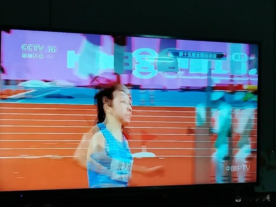 跳高的都是美女啊！一个比一个美，大长腿就不说了，长得都漂亮，真是好看！...