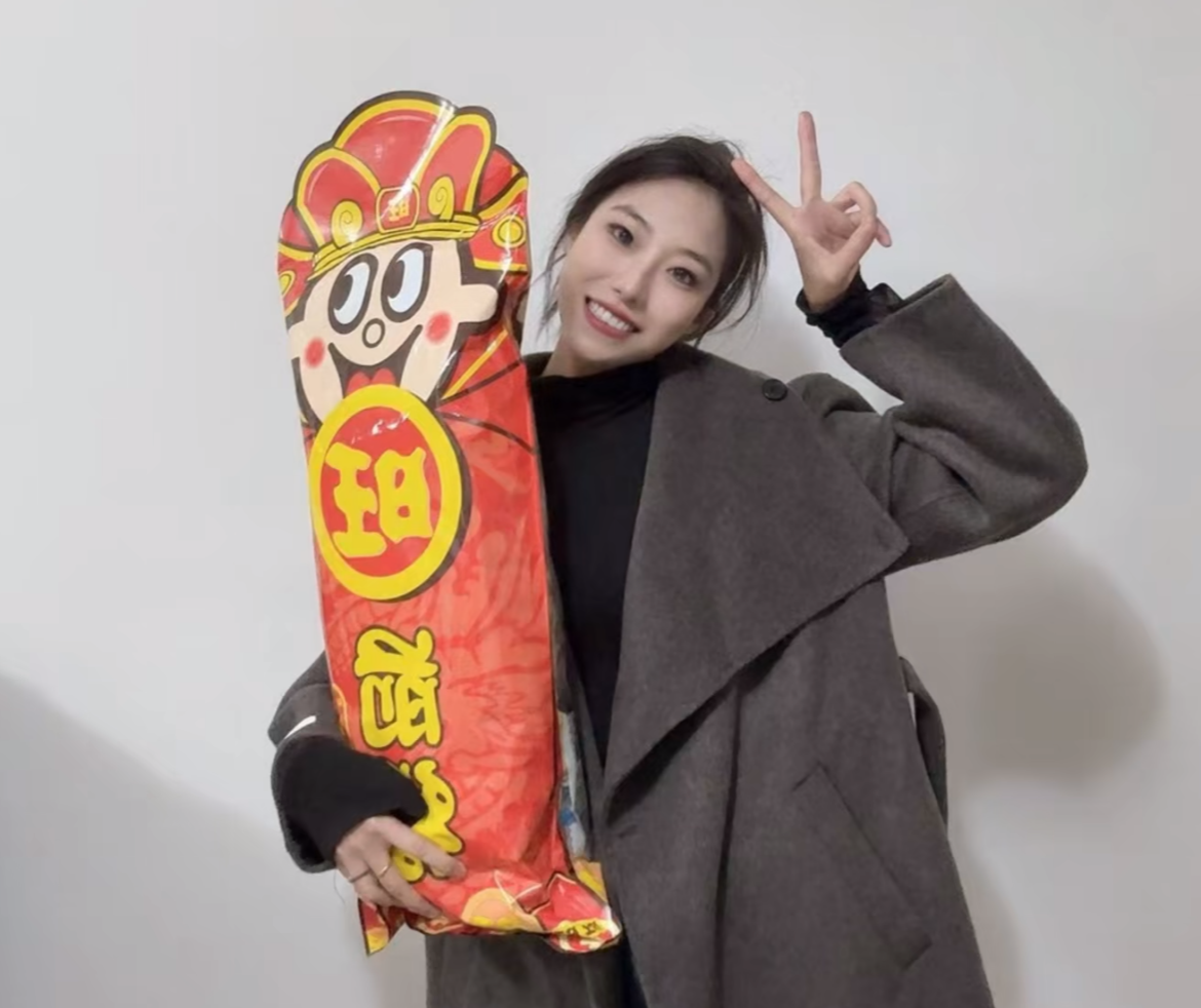 甘肃美女秦思雨去世！年仅27岁，原因曝光太遗憾，疑似与常年饲养宠物狗有关系。
确