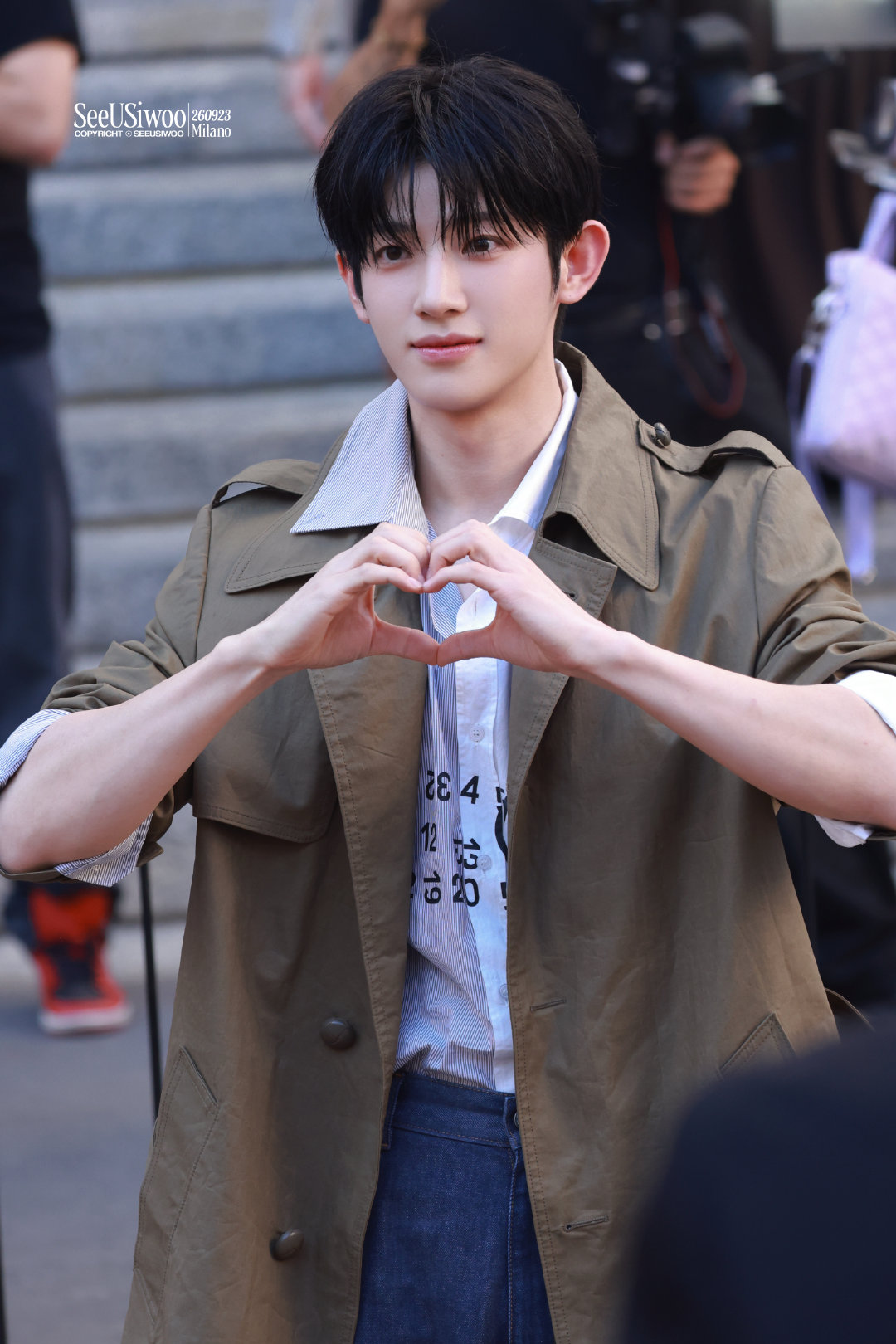 #朴时宇[超话]# 💜 #朴时宇米兰时装周# 

-260923
-米兰时装周上班

时宇时装周之旅一切顺利🫶🏻

​