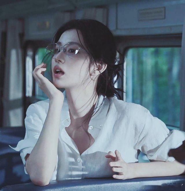 #王楚然[超话]# 🚢#全世界最好的王楚然# 

学生时代的学姐 ​