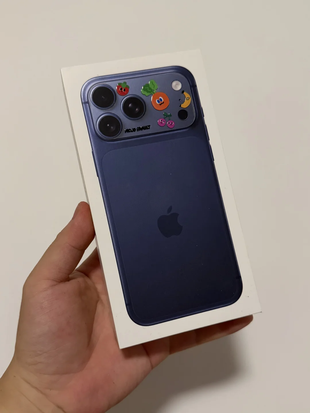 把五月天卜卜贴纸交给iPhone外盒永久保存了
