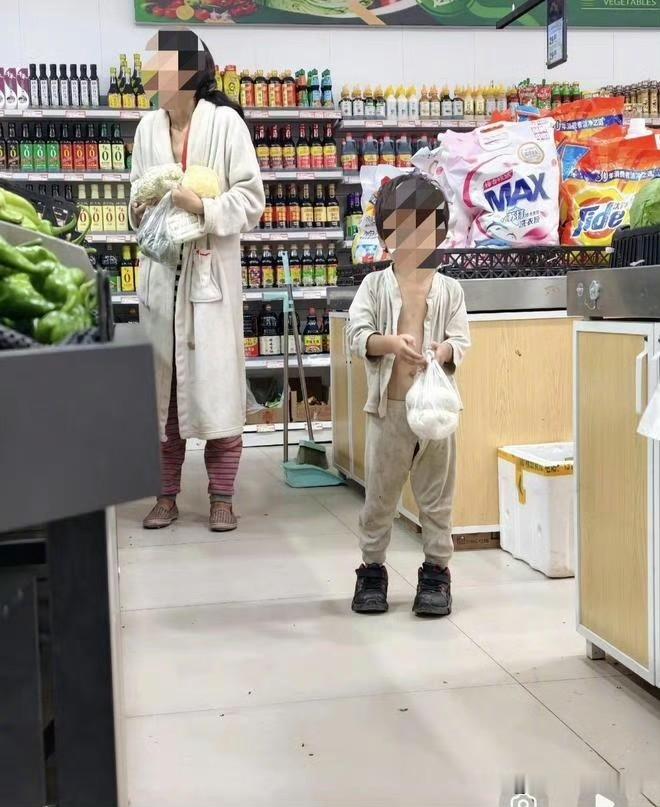大人的精神不正常，最无辜的买单者永远是没能力逃开的小孩