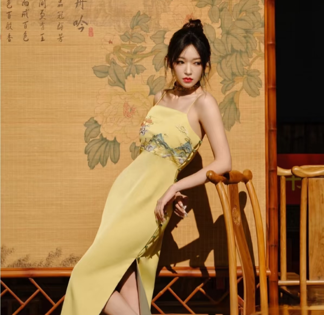 白鹿、娜扎、王楚然、陆婷玉、陈都灵、宋轶、景甜、程潇及陈瑶新中式旗袍。她们千人千面，或清冷疏离，或明艳动人，以独特韵味诠释东方美学，各具千秋，尽显风华绝代之姿。
