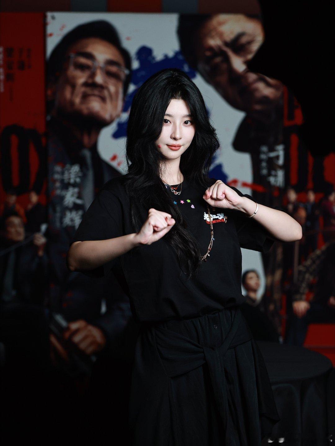 #赵小棠买狗前找于谦拿主意##赵小棠回应和梁家辉于谦对戏# 和梁家辉于谦同台压力不小，赵小棠看得很清醒，把这当成学习机会，私下买狗也会请教于谦前辈。 ​