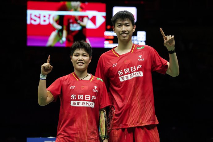 #凤凰组合晋级亚运会4强# 

冯彦哲/黄东萍🇨🇳 21-14、18-21、21-18 🇮🇳卡皮拉/克拉斯托

成功晋级亚运会四强！

#2026年名古屋亚运会##亚运会羽毛球# [哆啦A梦吃惊] ​