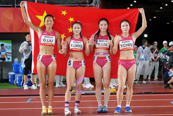亚运会田径，女子4X100米接力：中国队夺冠