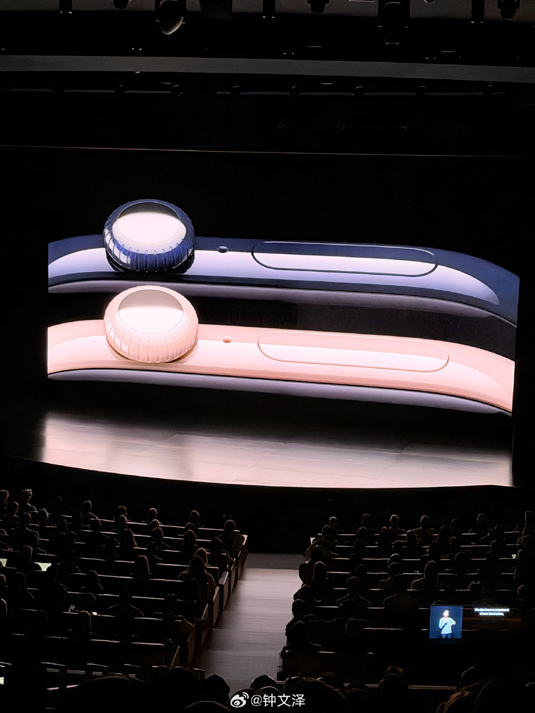 陶瓷版 Apple Watch 拥有两个配色。

钛金属变成两个配色。

铝金属新增铜色。 ​
