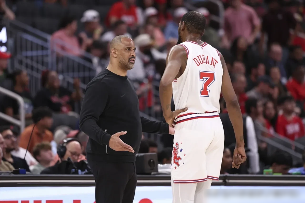 0-3落后，杜兰特直接从替补席消失！乌度卡一句话，揭开了火箭队五连败给...