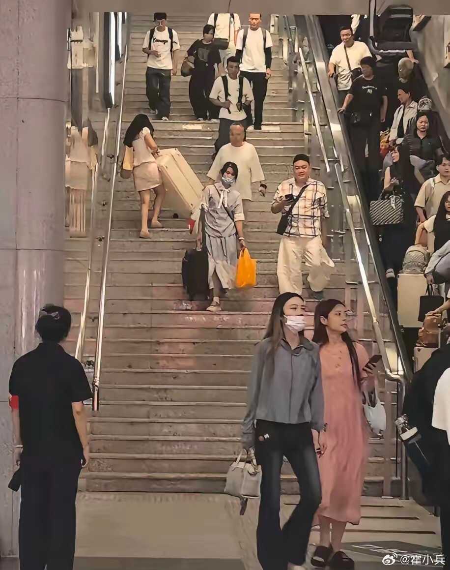 《央视财经》：#美国房贷利率突破7%#。美国总统#特朗普称利率应降至1%或更低#，“因为美国拥有世界上的最佳信用”，“降低美国的利率，而且要快！”。#美联储主席回应加息#：美国通胀长时间过高，年内还将有一次加息。
#美联储宣布加息25个基点#会引发什么效果？拭目以待！ #香港宣布加息25个基点#至4. ​