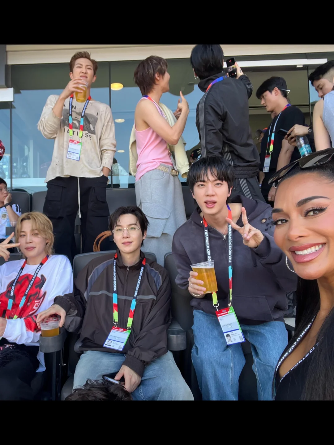 260723 IG 更新防弹少年团合照