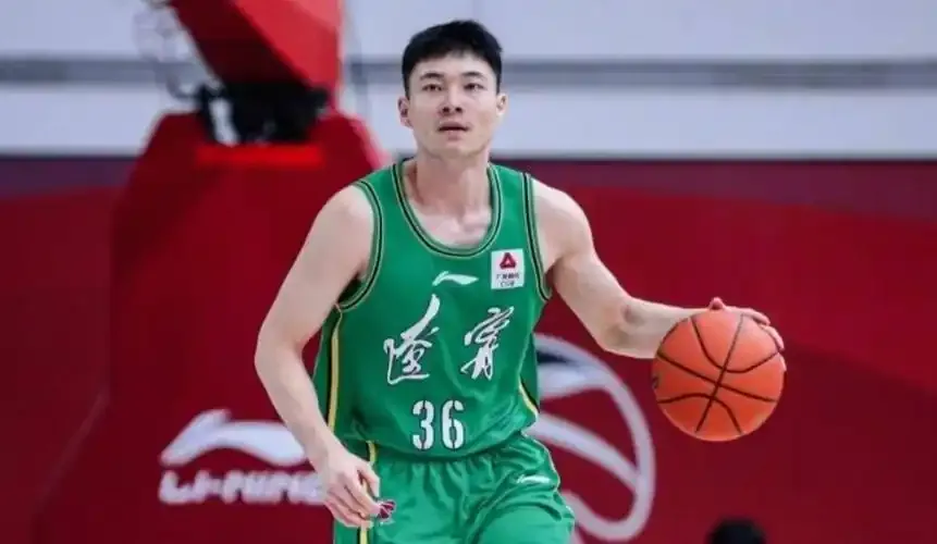 在最近十几年的时间里，鄢手骐绝对是辽宁男篮最奇葩的主力，没有之一！ 你...