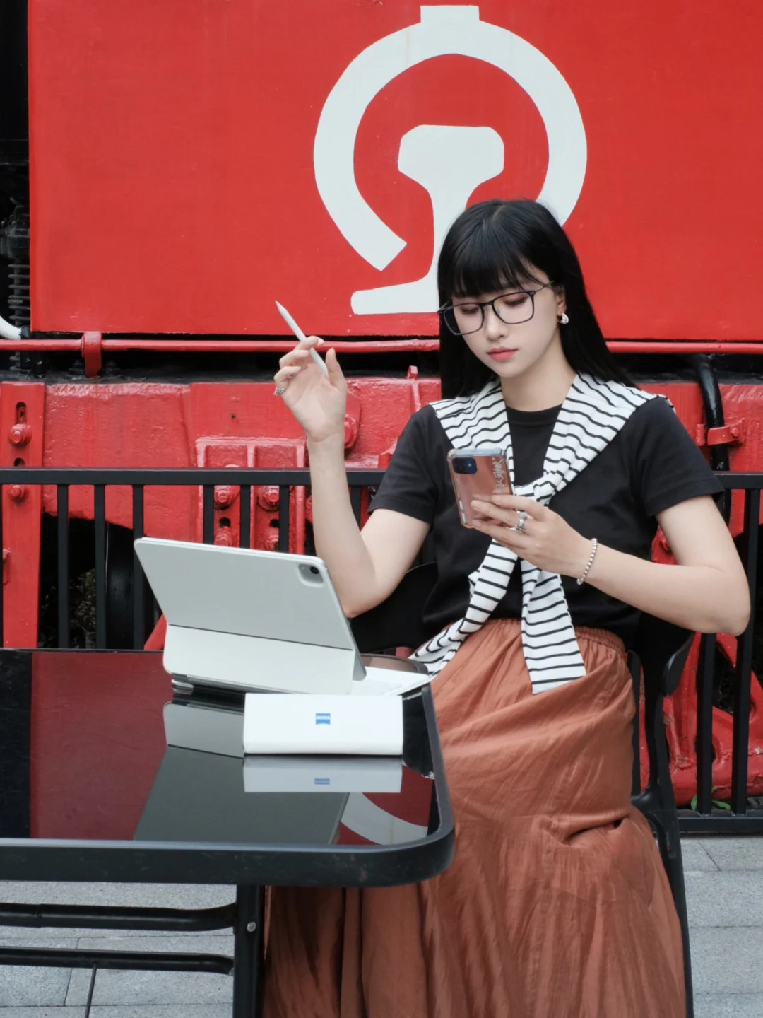 不旅游的日子，也要在火车口办公