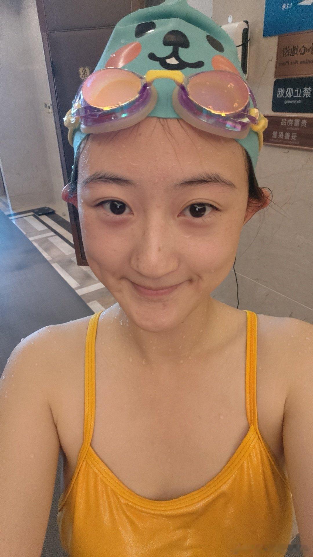 游泳前：是阶级跃迁 是大结果 是向上社交 是向下兼容 是向上管理 是奥德赛时期 是主体性 是摆脱性别叙事 是学历贬值 是优绩主义 是高敏感 是回避型是认知觉醒 是大女主 是大男主 是罗永浩的十字路口 是岩中花述 是adhd 是审美积累 是token 是Al 是情感模式

游泳后：爽！！！！！！！ ​​​