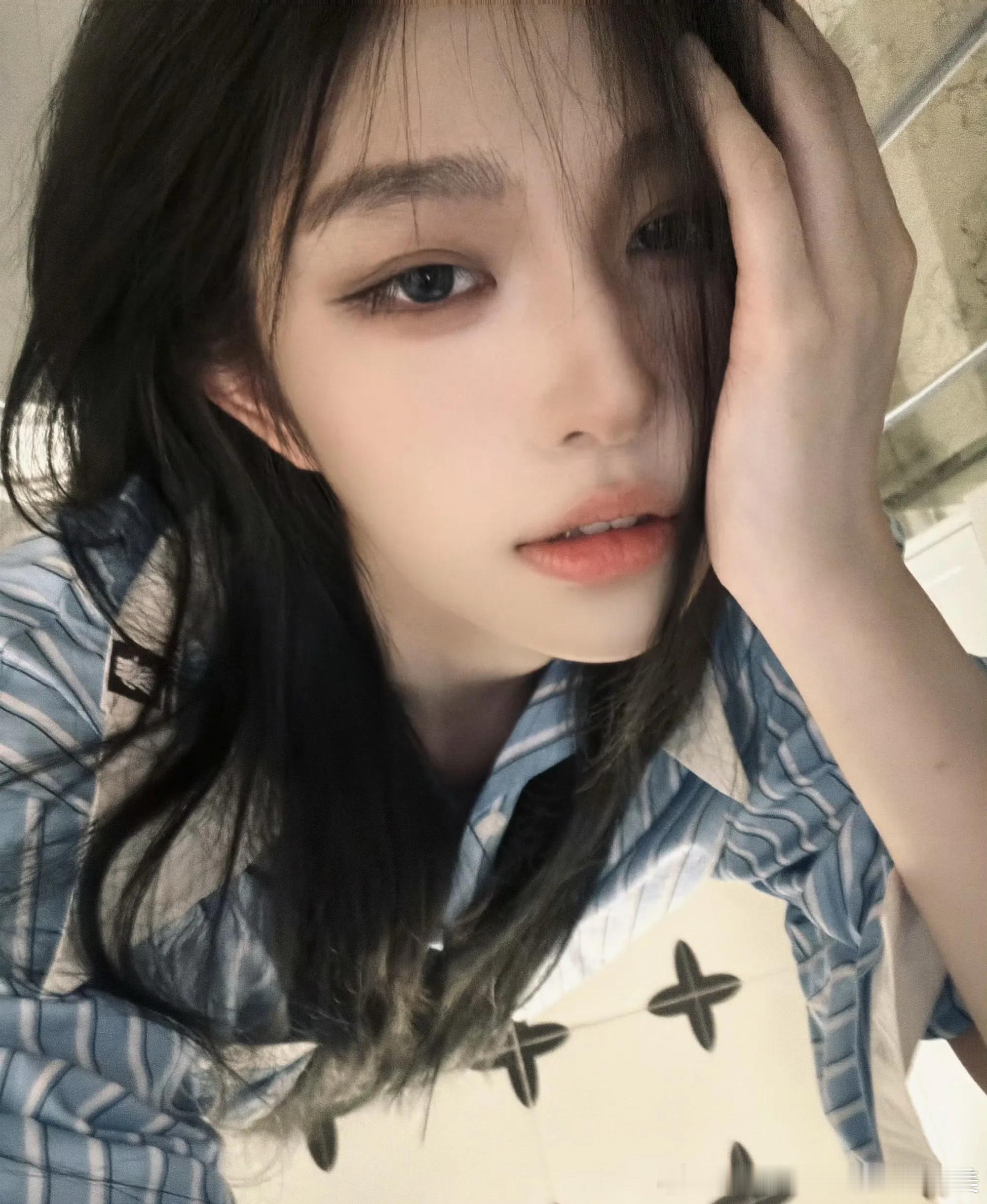 #一个优雅的挑水人[超话]#嘴角梨涡上扬酒窝荡漾🌟少年正在续写她梦想旅途的篇章🌹世界之大千万里🪐沿途总会受伤❤️‍🩹但也请你继续秉着那颗“热血动漫的可能”继续向上🔥【王奕𝕎𝔸ℕ𝔾𝕐𝕀】🔥#王奕告别丝芭传媒# 🍋#王奕靠近一点点夏日双享会# 🌸 ​